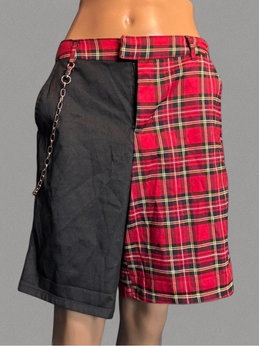 Hot topic Y2K grunge punk red black plaid shorts with chain